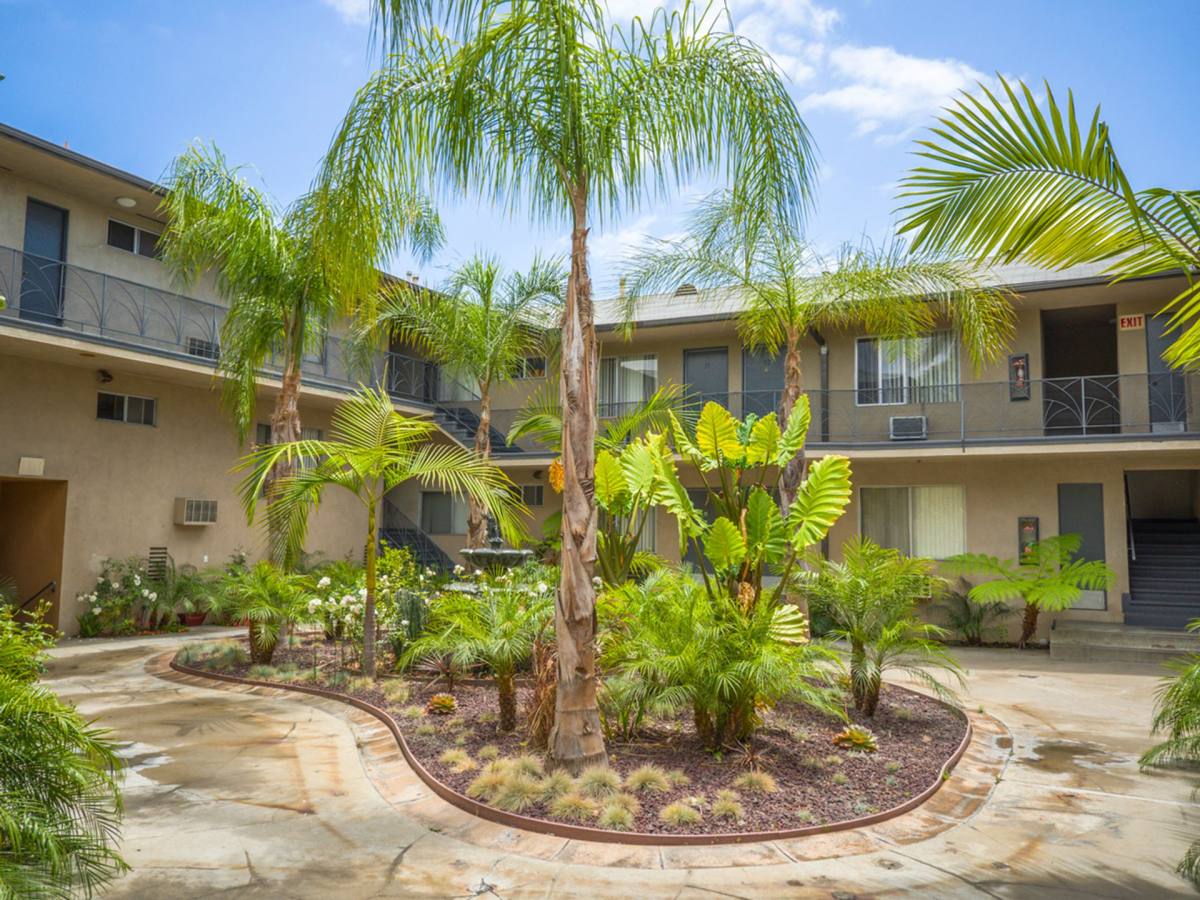 Apartment for rent at 334 S Hobart Blvd, Los Angeles, CA 90020