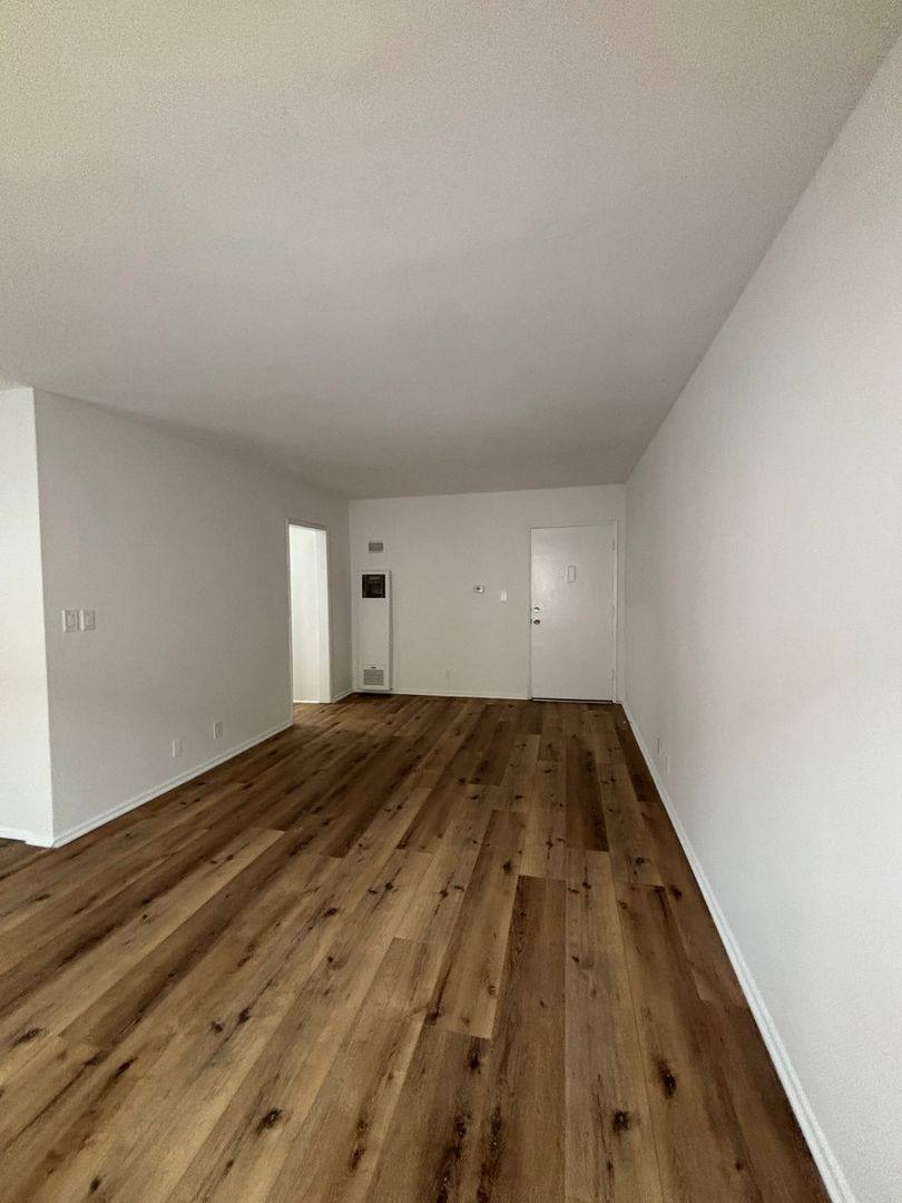 Apartment for rent at 334 S Hobart Blvd, Los Angeles, CA 90020