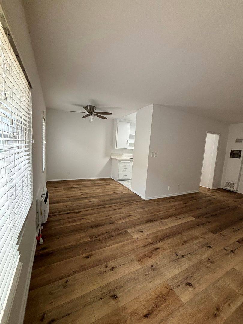 Apartment for rent at 334 S Hobart Blvd, Los Angeles, CA 90020