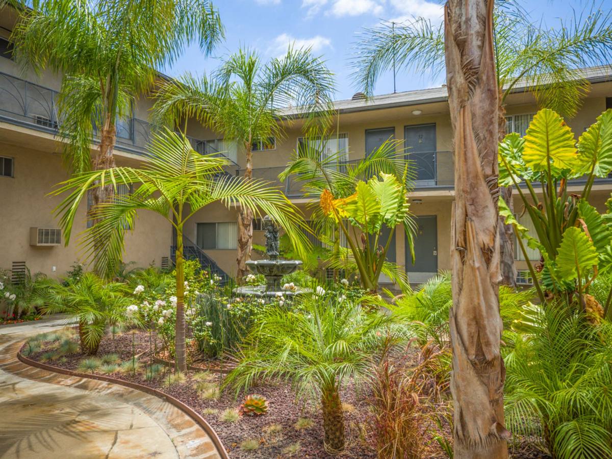 Apartment for rent at 334 S Hobart Blvd, Los Angeles, CA 90020
