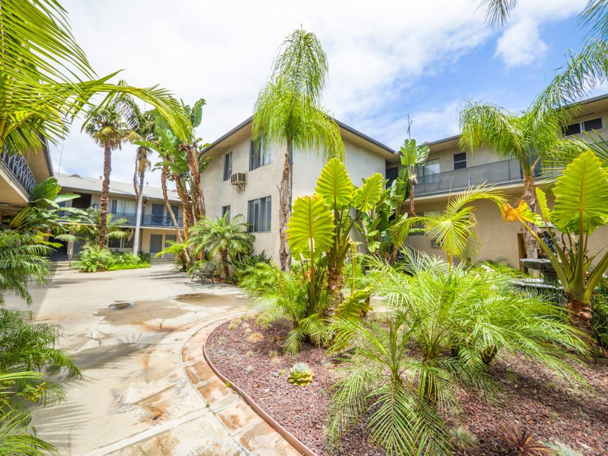 Apartment for rent at 334 S Hobart Blvd, Los Angeles, CA 90020