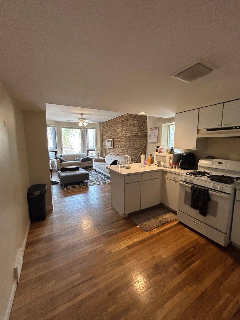 Apartment for rent at 863 W Lill Ave, Chicago, IL 60622
