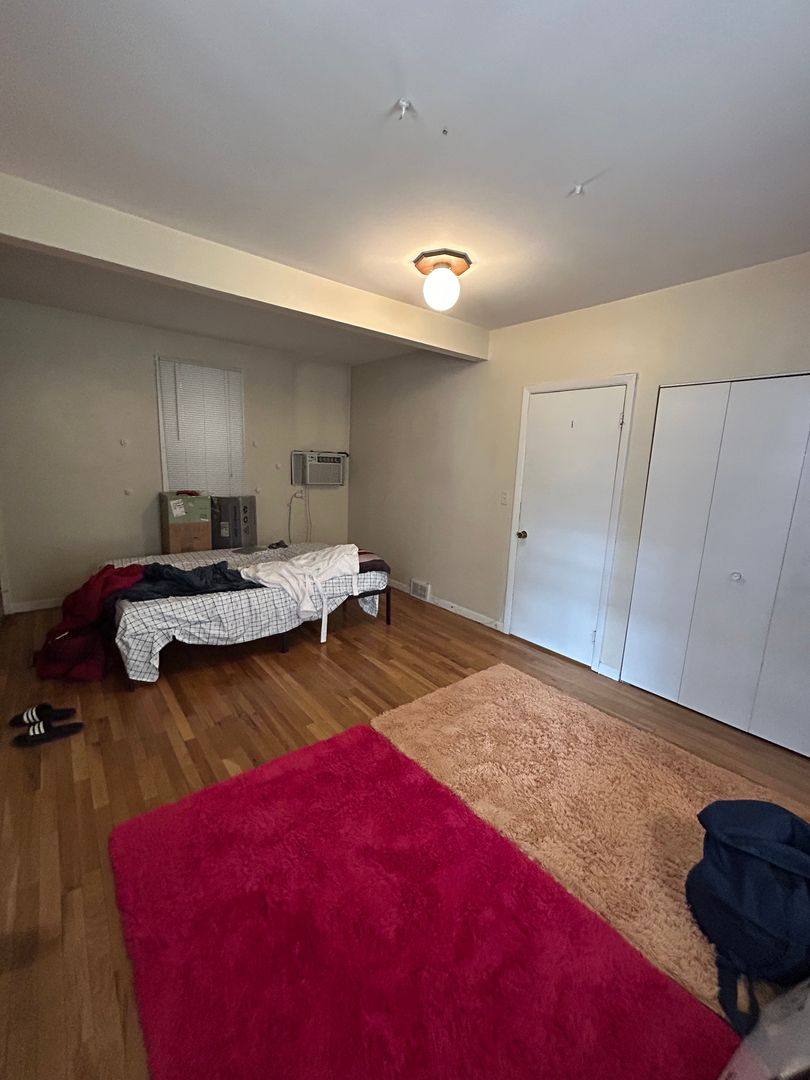 Apartment for rent at 863 W Lill Ave, Chicago, IL 60622