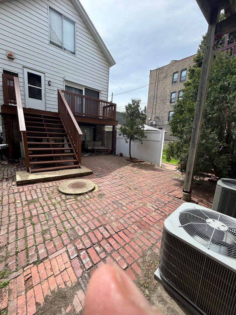 Apartment for rent at 863 W Lill Ave, Chicago, IL 60622
