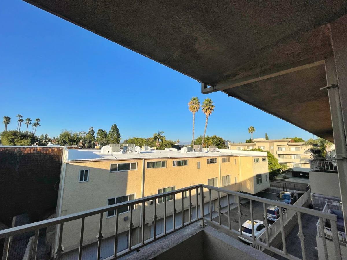 Apartment for rent at 4646 Willis Ave, Sherman Oaks, CA 91403