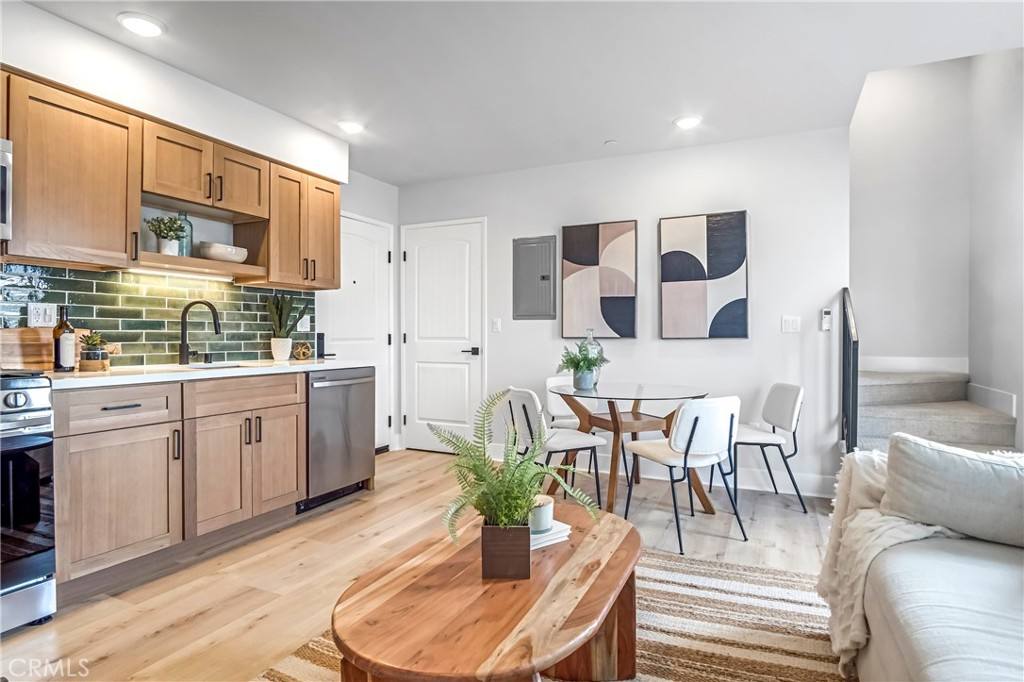 Townhouse for rent at 10035 S Western Ave, Los Angeles, CA 90047
