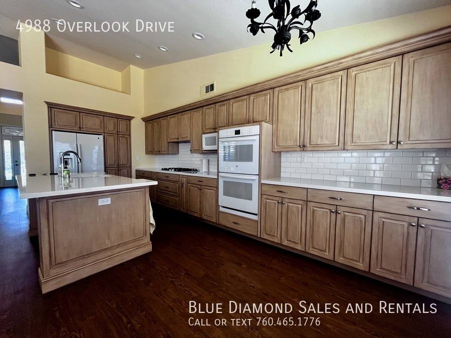 House for rent at 4988 Overlook Dr, Oceanside, CA 92057