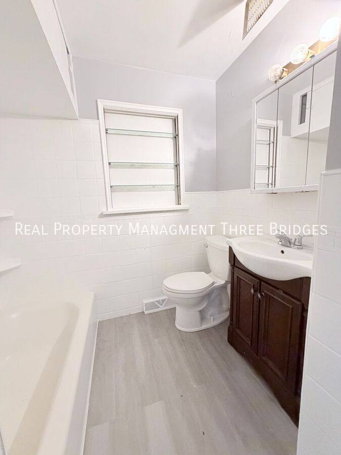 House for rent at 536 Ames Place, Saint Louis, MO 63135