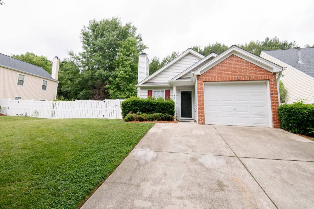 House for rent at 221 Adefield Lane, Holly Springs, NC 27540
