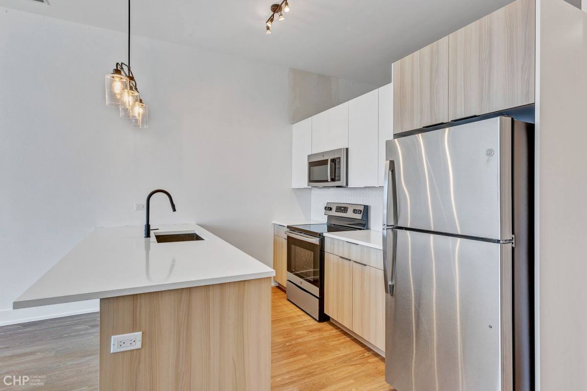 Apartment for rent at 3312 N Halsted St #2F, Chicago, IL 60657