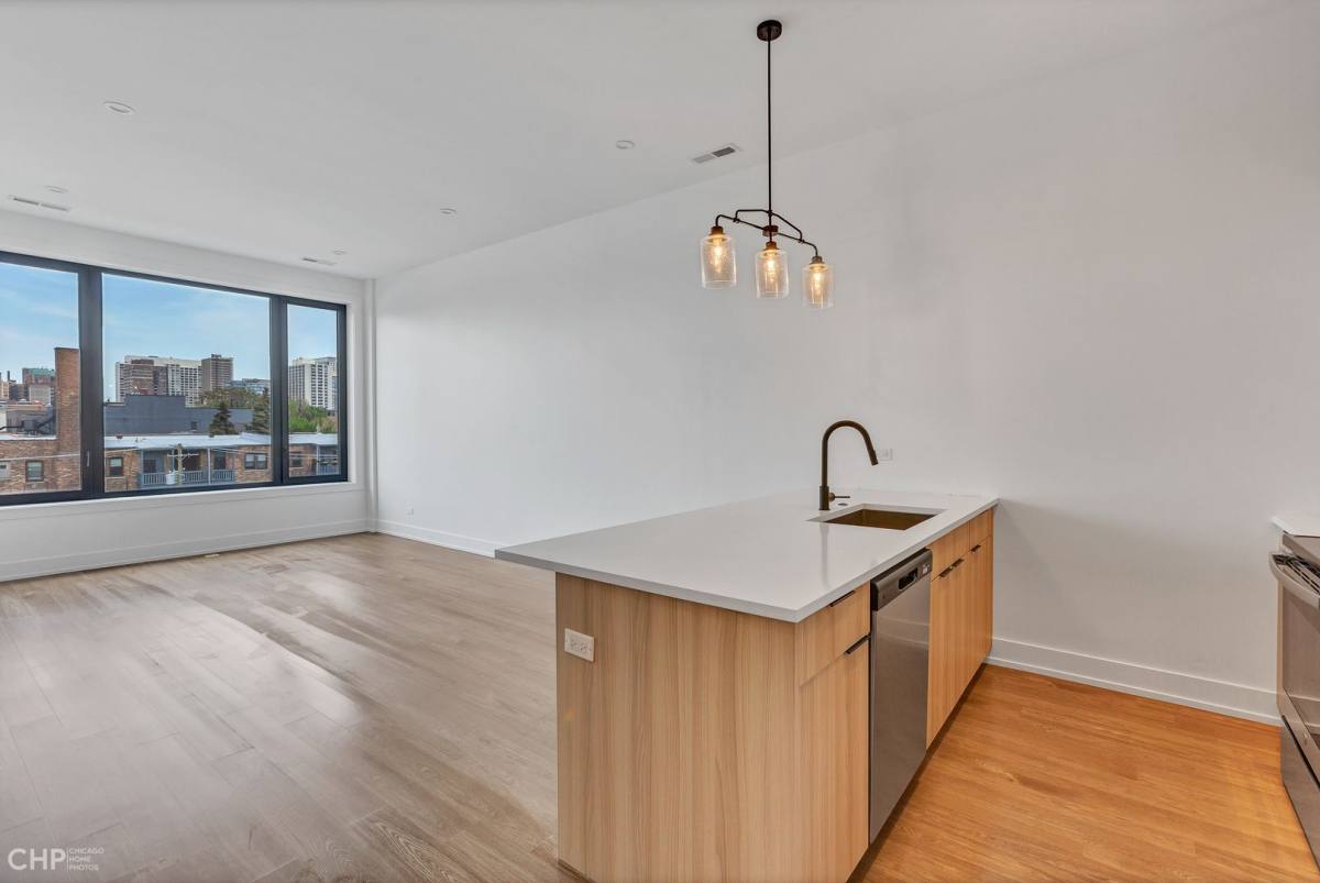 Apartment for rent at 3312 N Halsted St #2F, Chicago, IL 60657