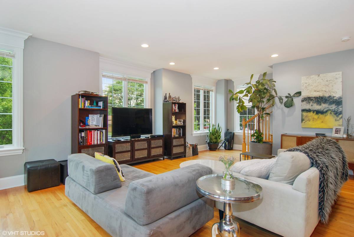 Townhouse for rent at 829 S La Grange Rd #B, La Grange, IL 60525