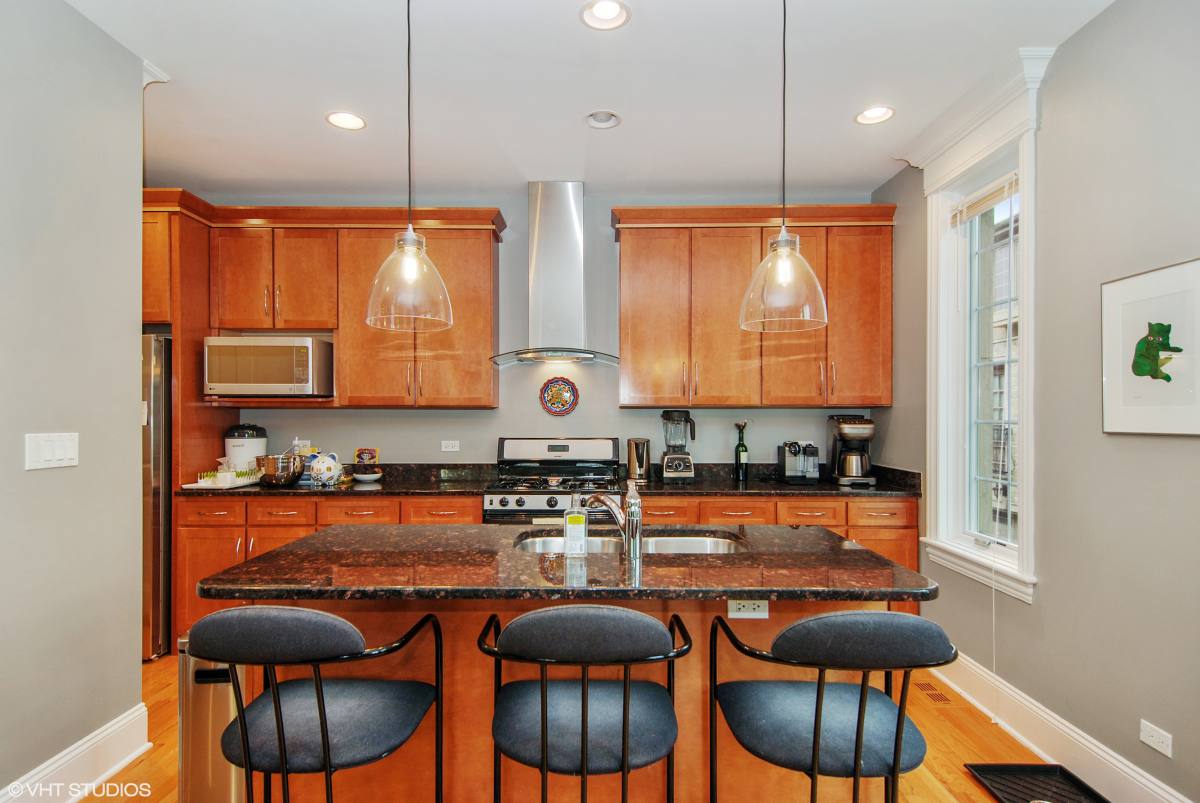Townhouse for rent at 829 S La Grange Rd #B, La Grange, IL 60525