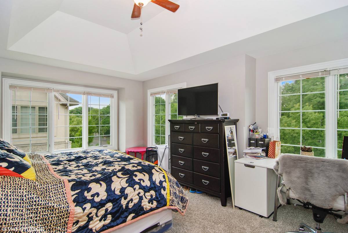 Townhouse for rent at 829 S La Grange Rd #B, La Grange, IL 60525