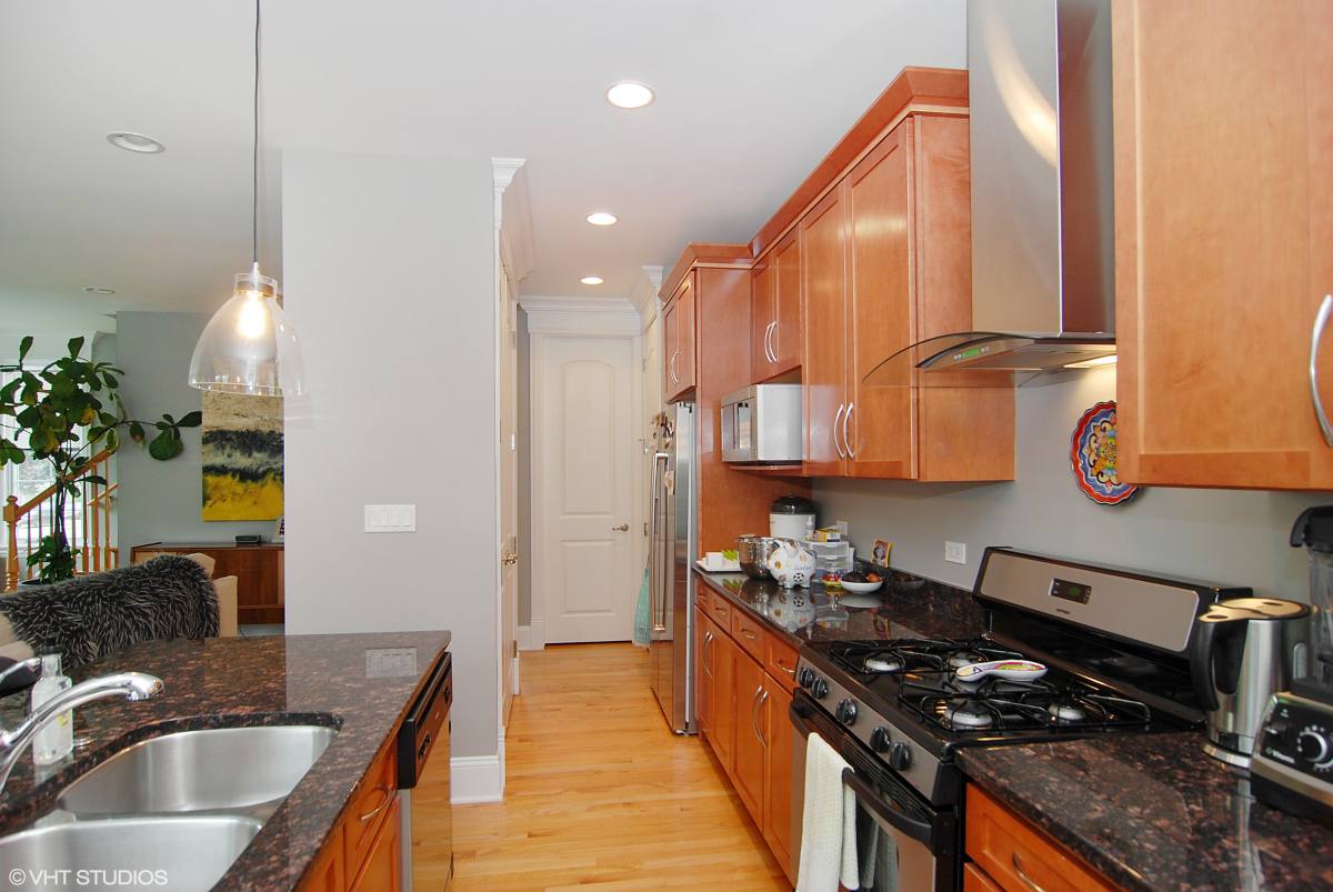 Townhouse for rent at 829 S La Grange Rd #B, La Grange, IL 60525
