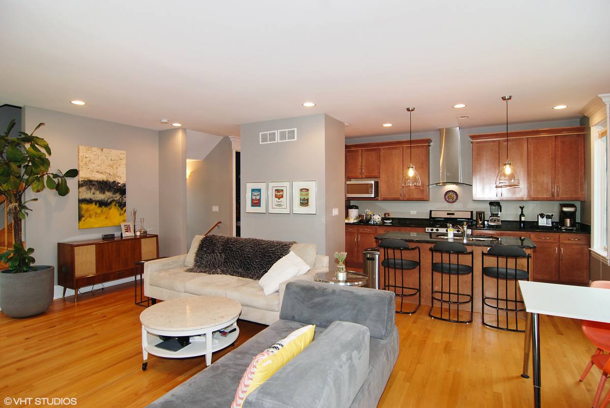 Townhouse for rent at 829 S La Grange Rd #B, La Grange, IL 60525
