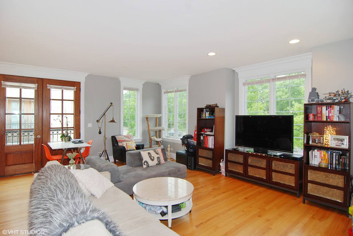 Townhouse for rent at 829 S La Grange Rd #B, La Grange, IL 60525