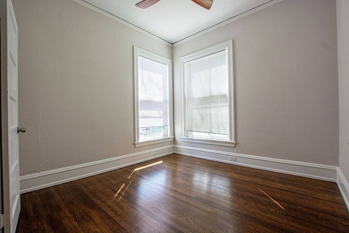 Apartment for rent at 117 S 39th St, Omaha, NE 68131