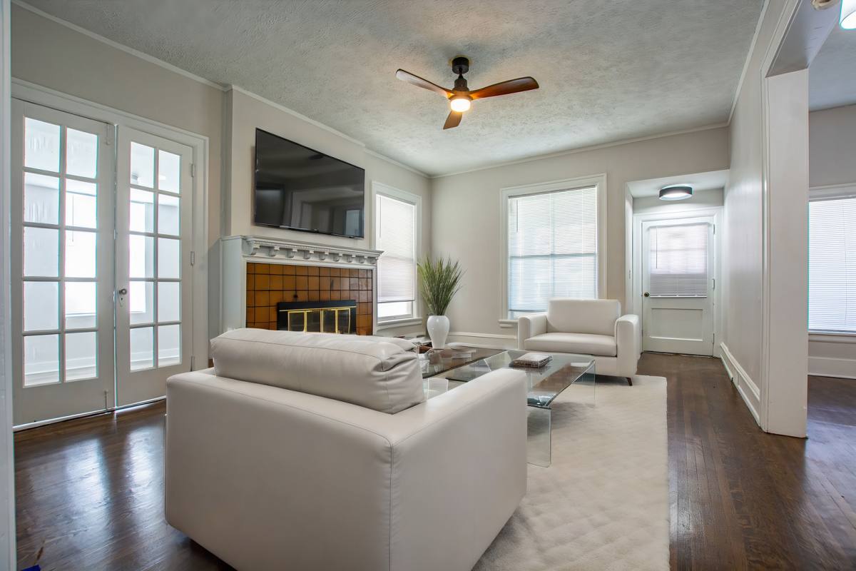Apartment for rent at 117 S 39th St, Omaha, NE 68131