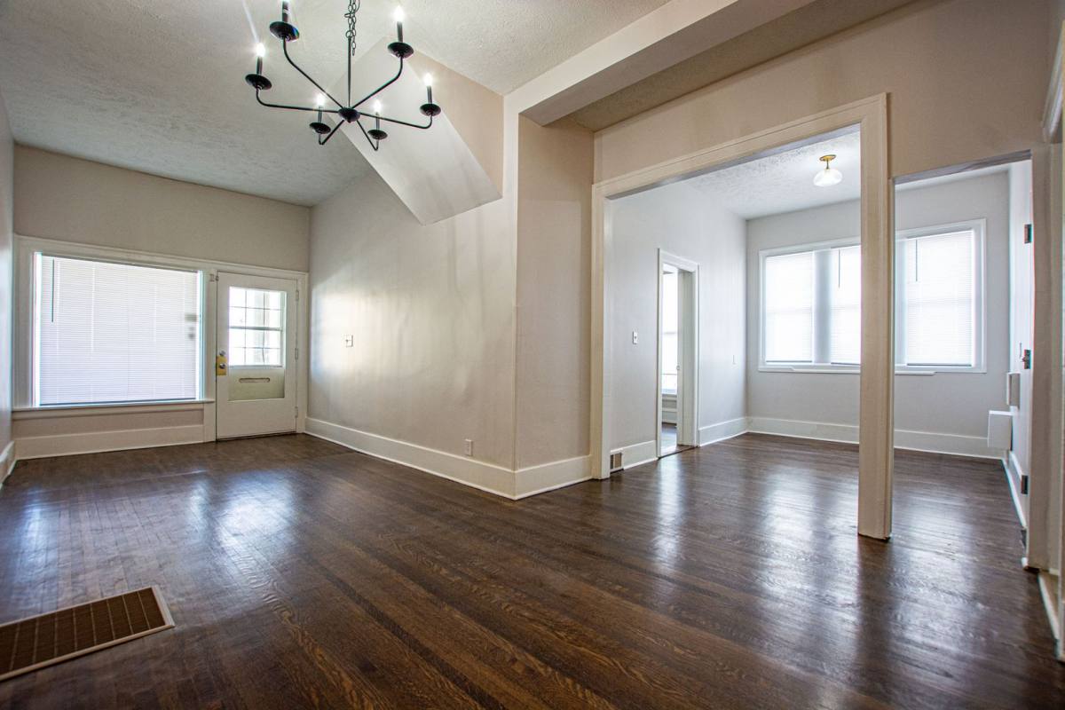 Apartment for rent at 117 S 39th St, Omaha, NE 68131