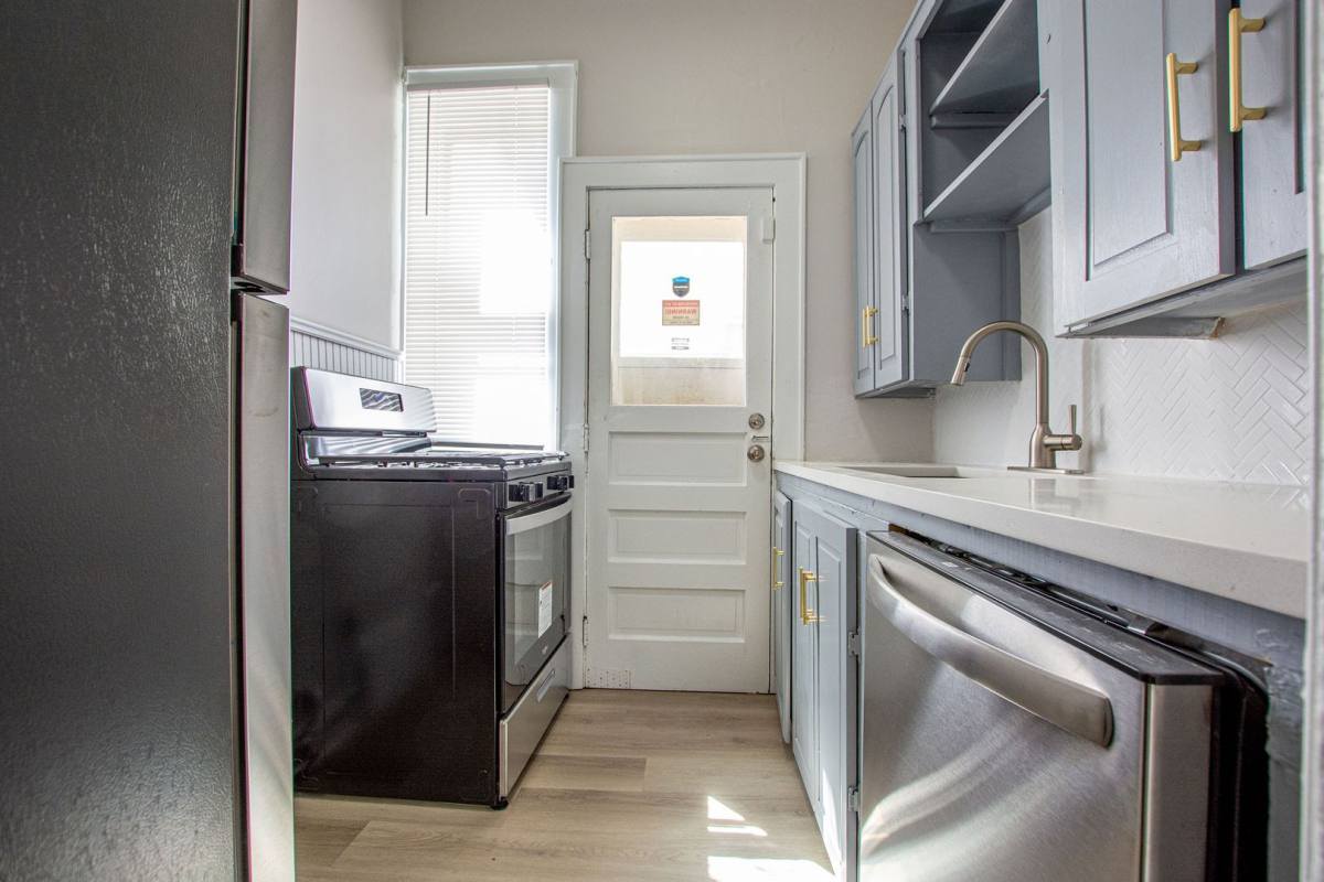 Apartment for rent at 117 S 39th St, Omaha, NE 68131