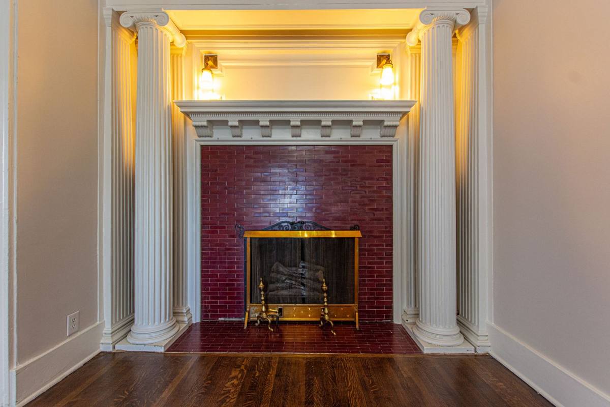 Apartment for rent at 117 S 39th St, Omaha, NE 68131