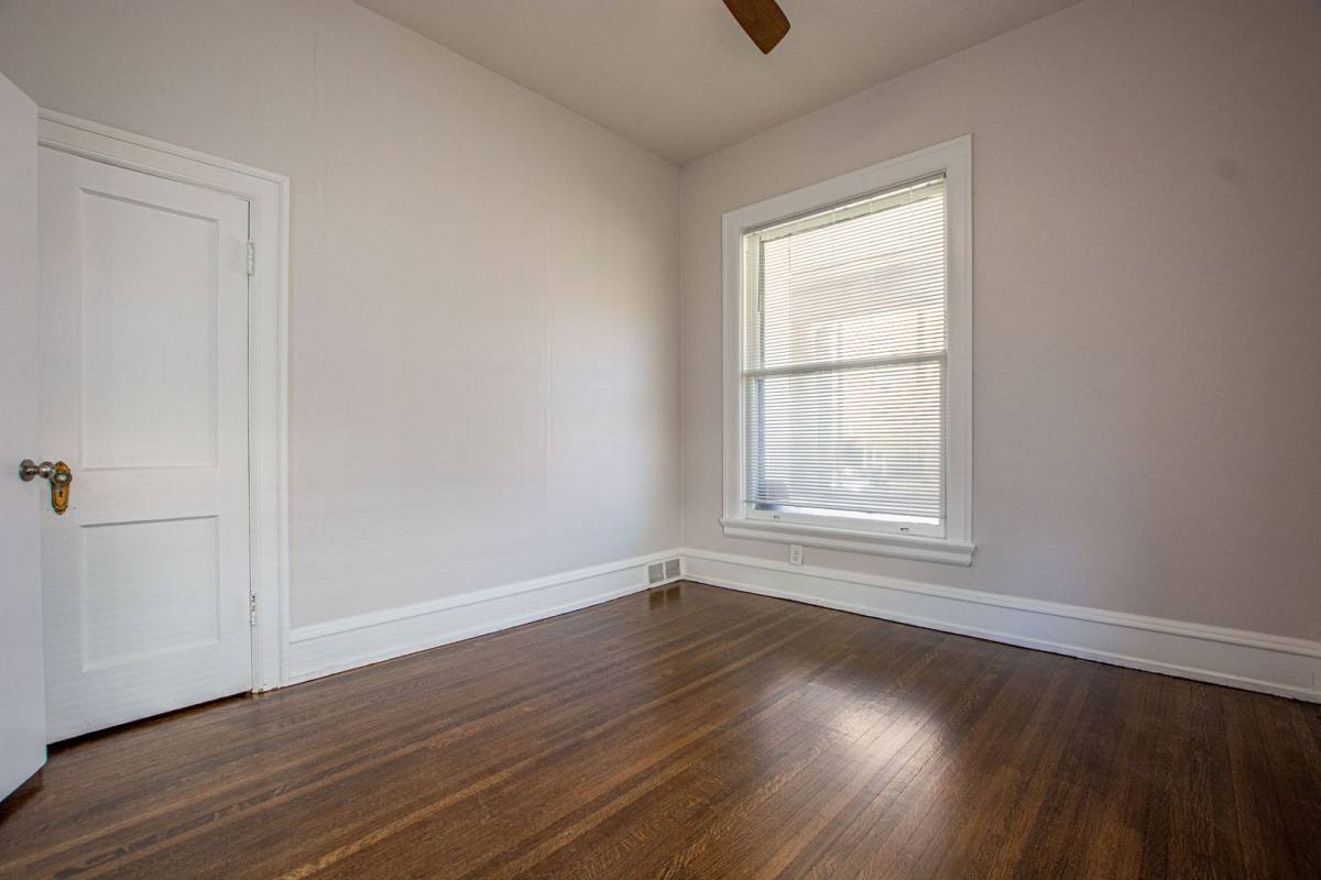 Apartment for rent at 117 S 39th St, Omaha, NE 68131