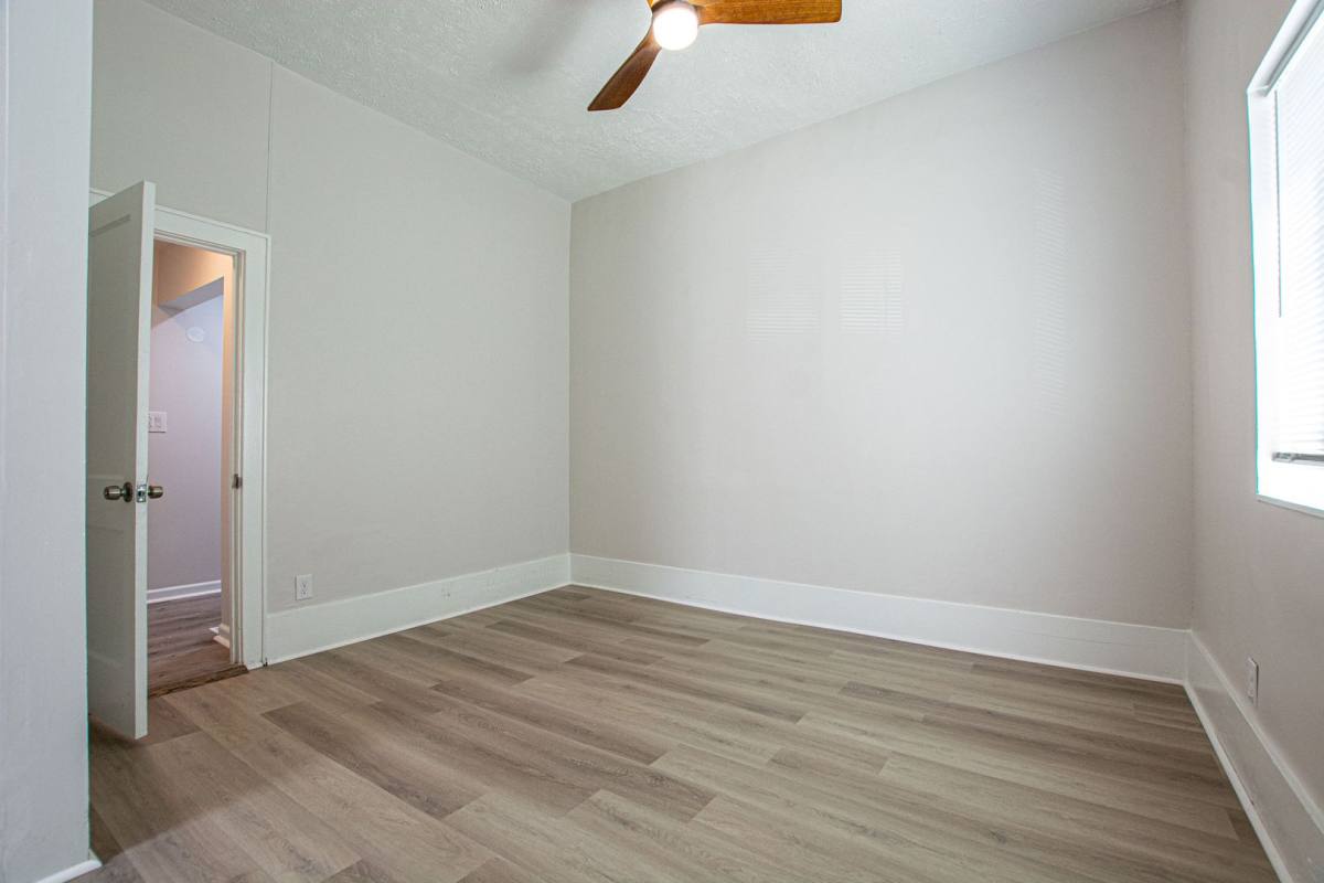 Apartment for rent at 117 S 39th St, Omaha, NE 68131