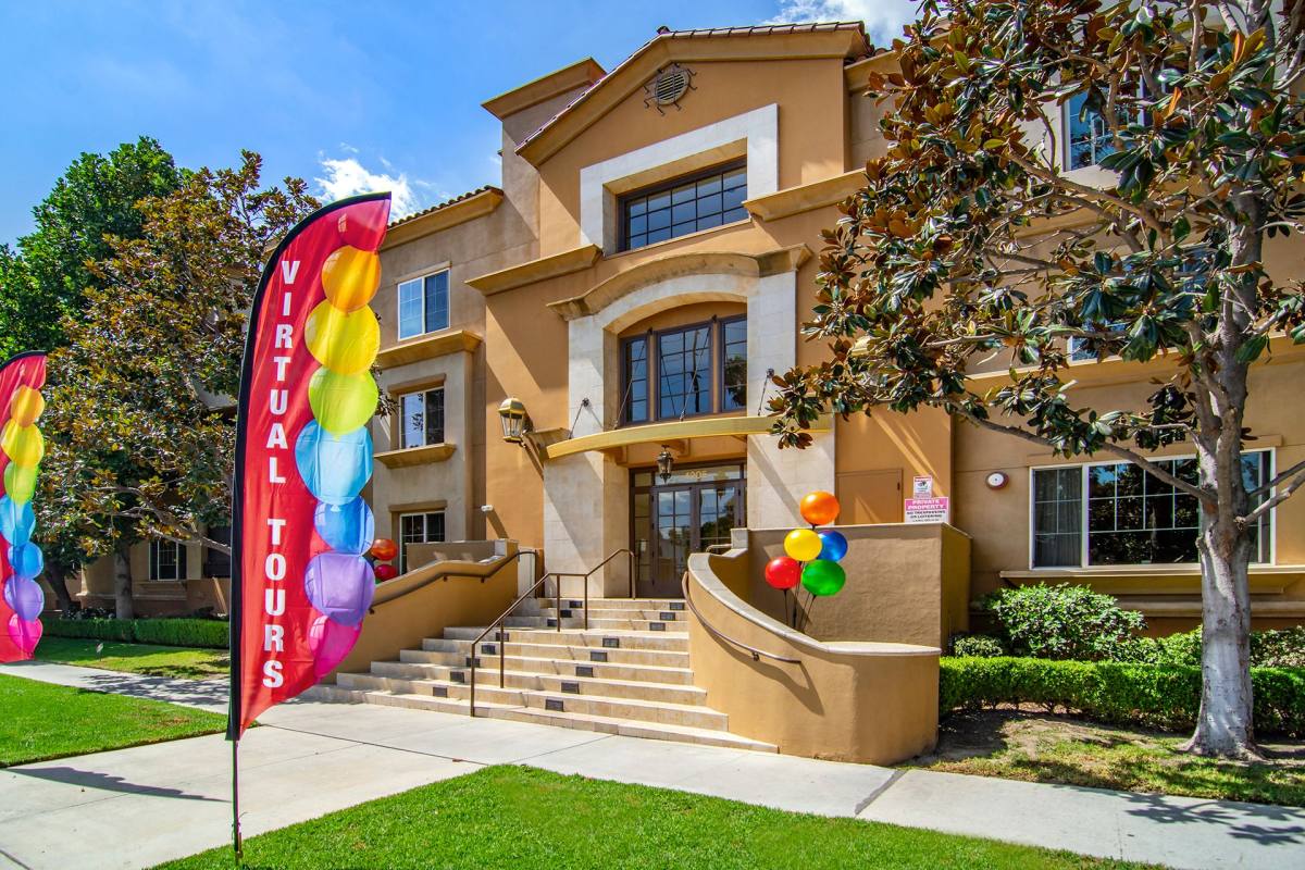 Apartment for rent at 4205 Cahuenga Blvd, North Hollywood, CA 91602