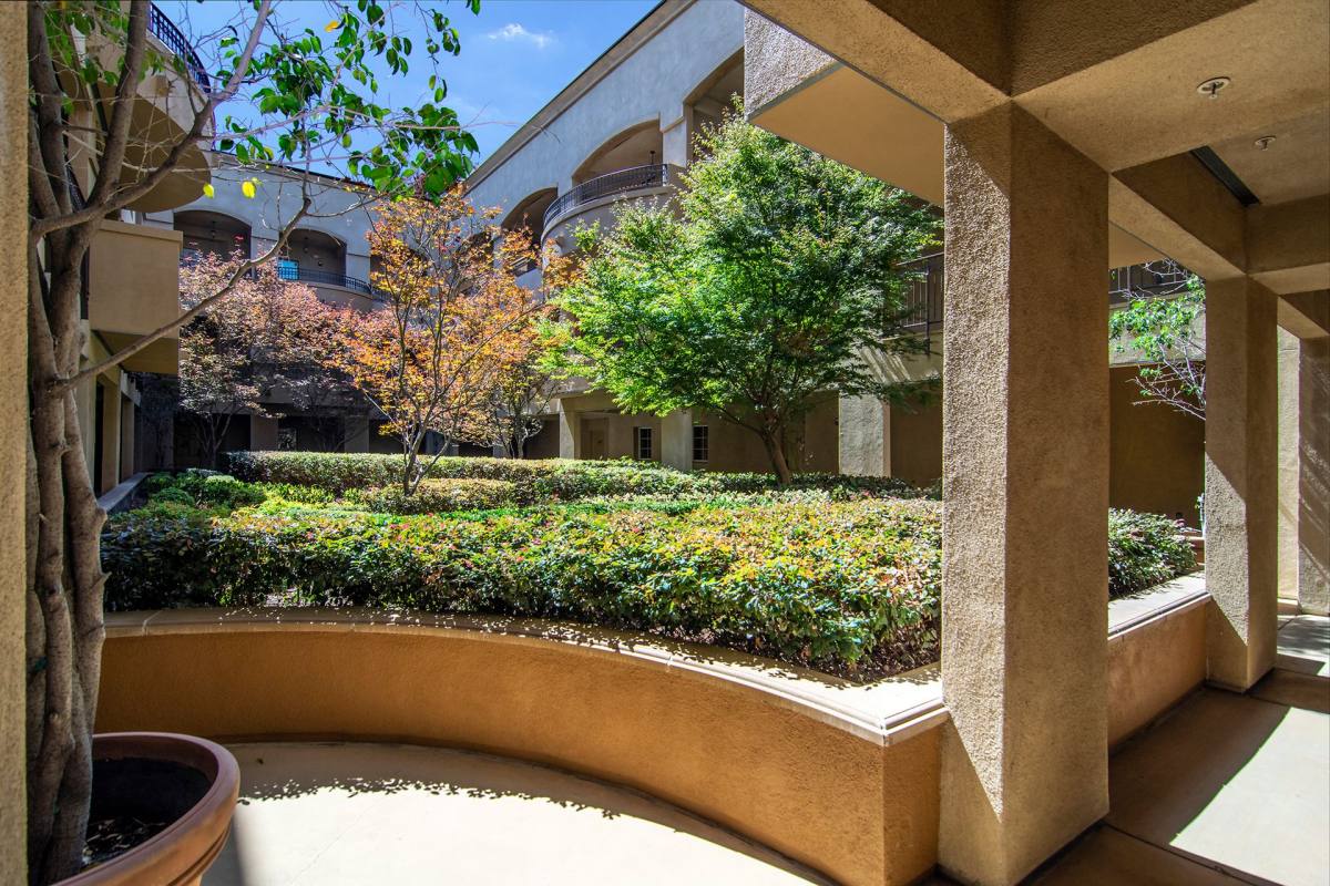 Apartment for rent at 4205 Cahuenga Blvd, North Hollywood, CA 91602