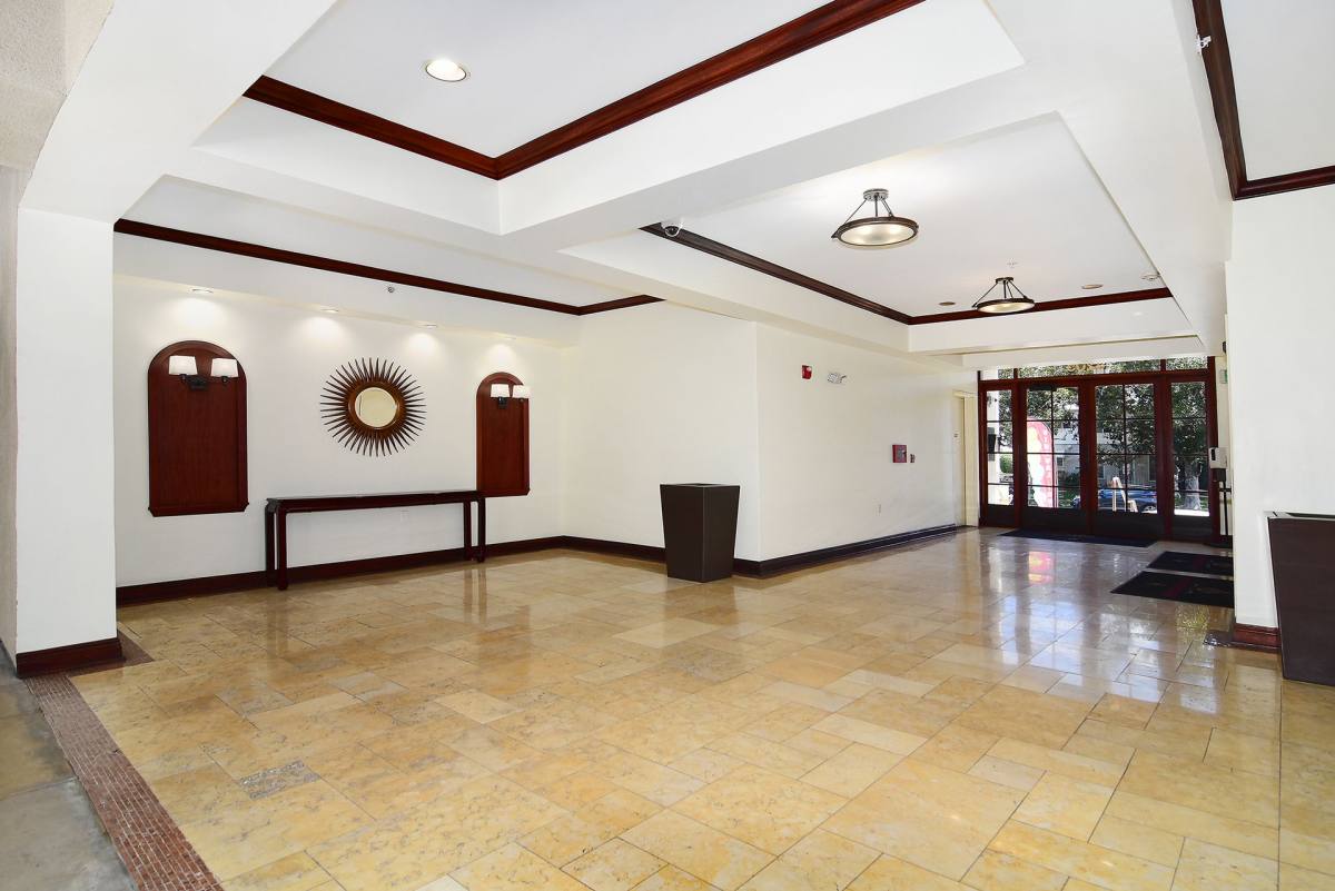 Apartment for rent at 4205 Cahuenga Blvd, North Hollywood, CA 91602