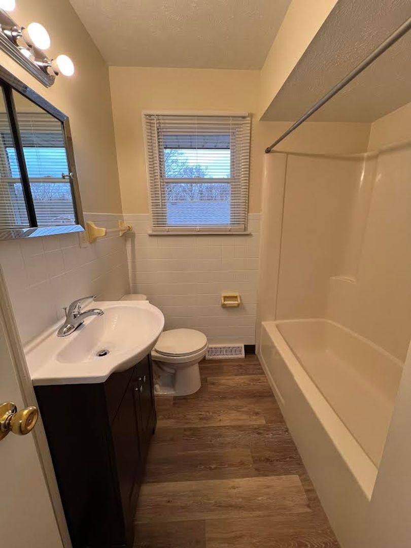 Apartment for rent at 1132 Patricia Dr, Girard, OH 44420