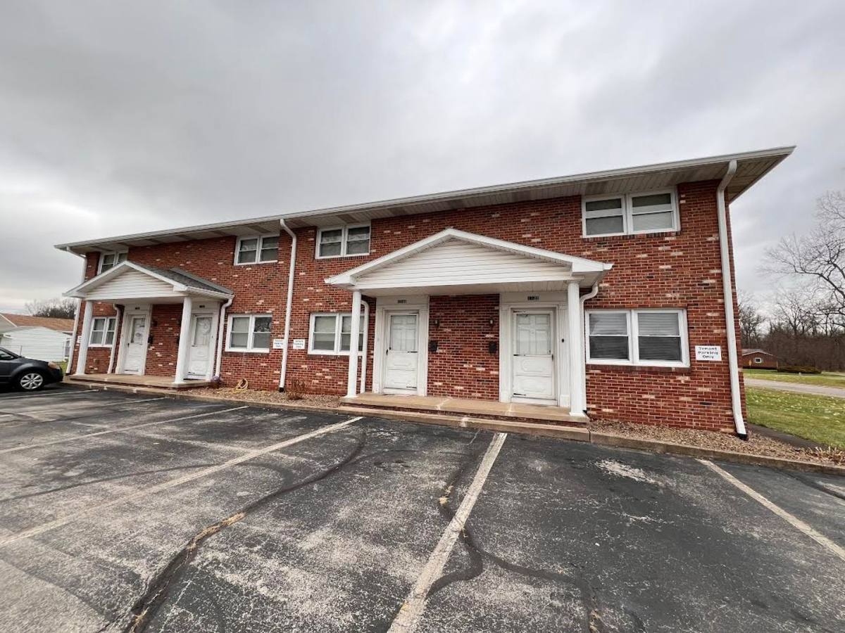 Apartment for rent at 1132 Patricia Dr, Girard, OH 44420
