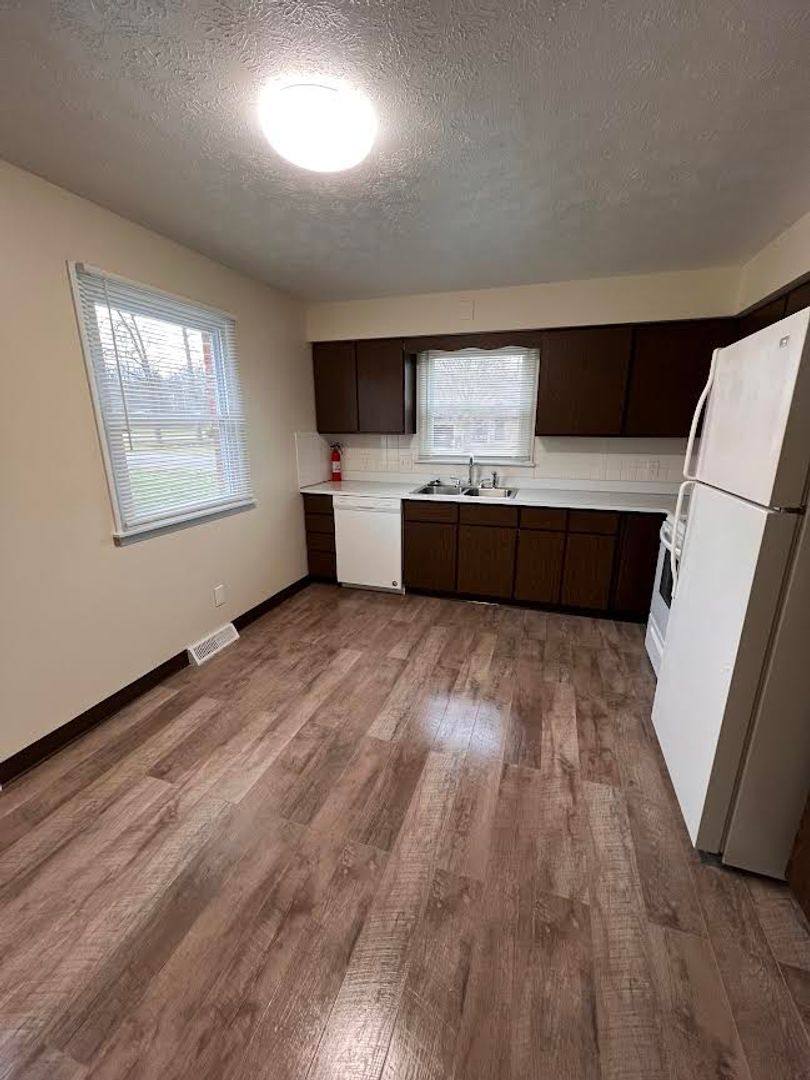 Apartment for rent at 1132 Patricia Dr, Girard, OH 44420