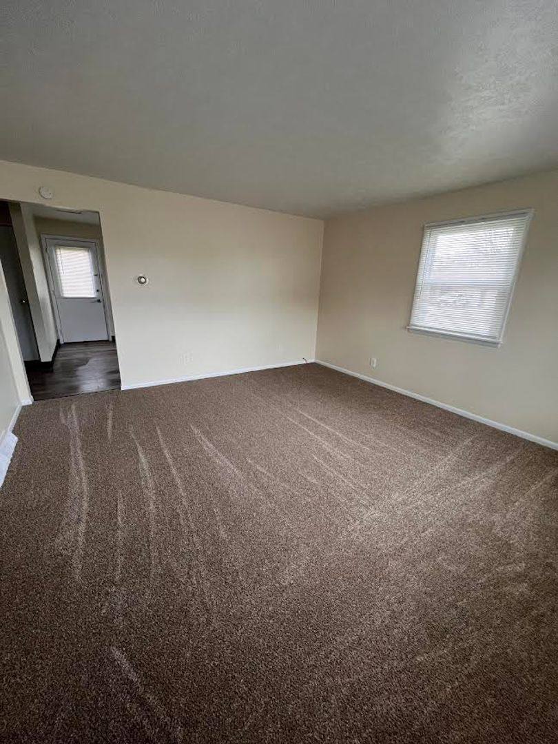 Apartment for rent at 1132 Patricia Dr, Girard, OH 44420