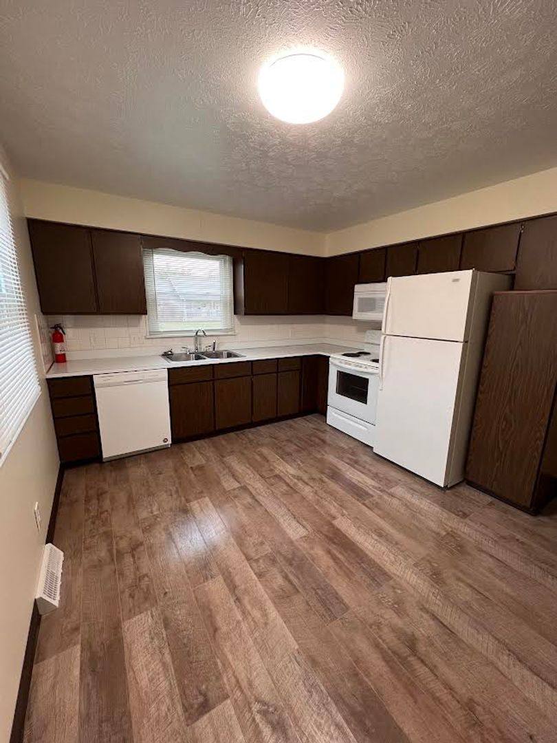 Apartment for rent at 1132 Patricia Dr, Girard, OH 44420