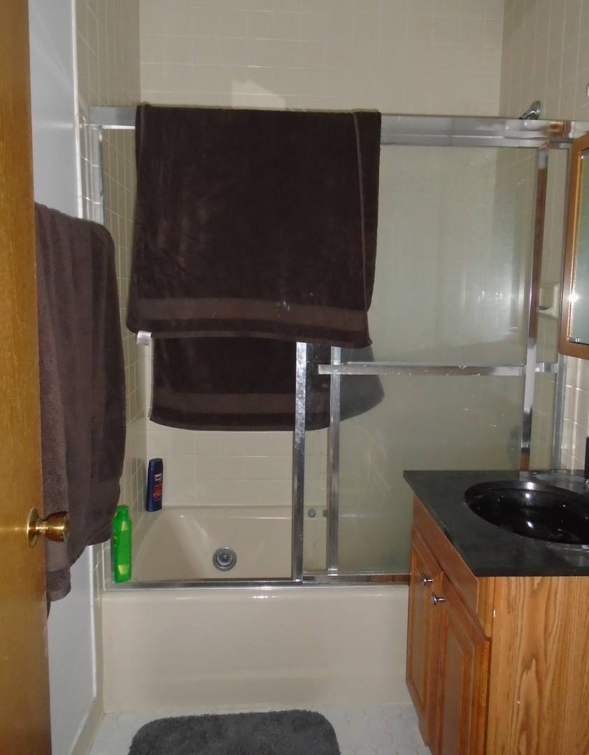 Apartment for rent at 443 W Eugenie St #3E, Chicago, IL 60614