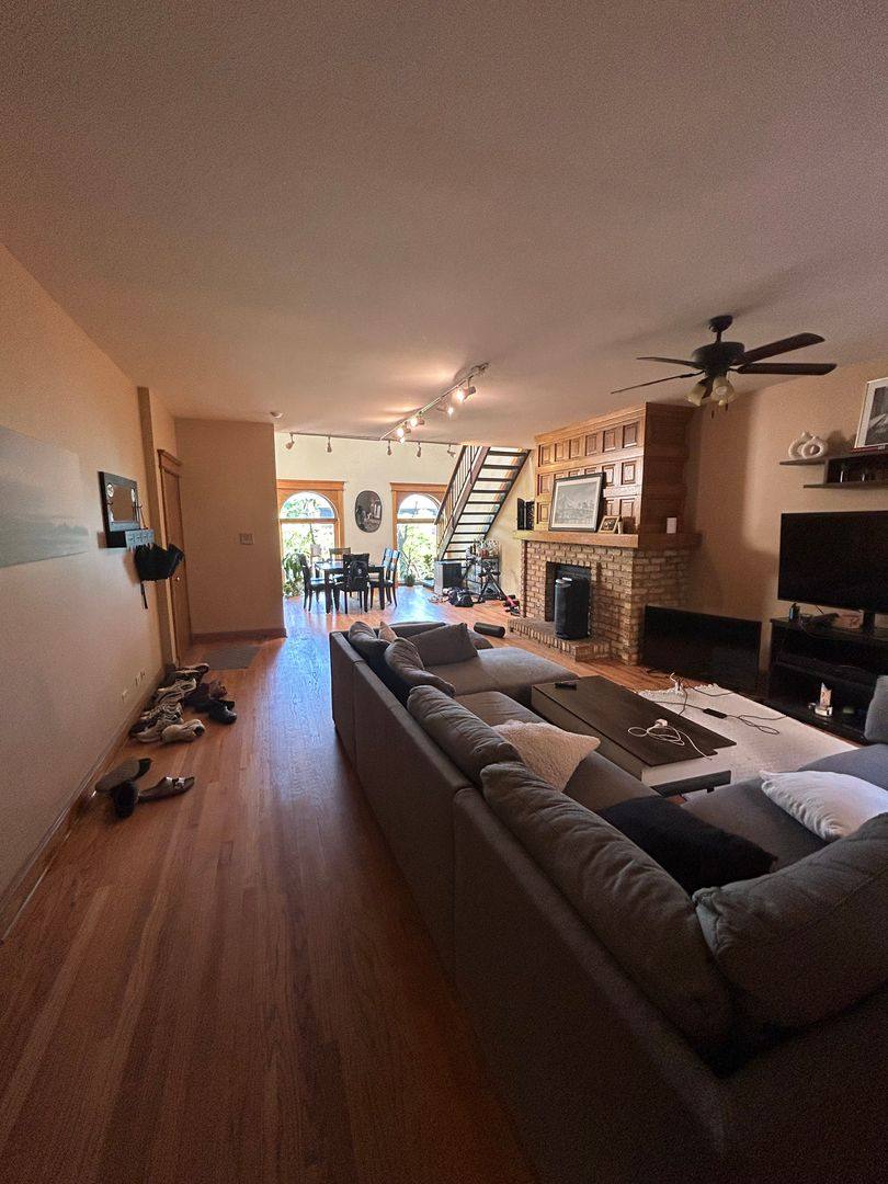 Apartment for rent at 443 W Eugenie St #3E, Chicago, IL 60614