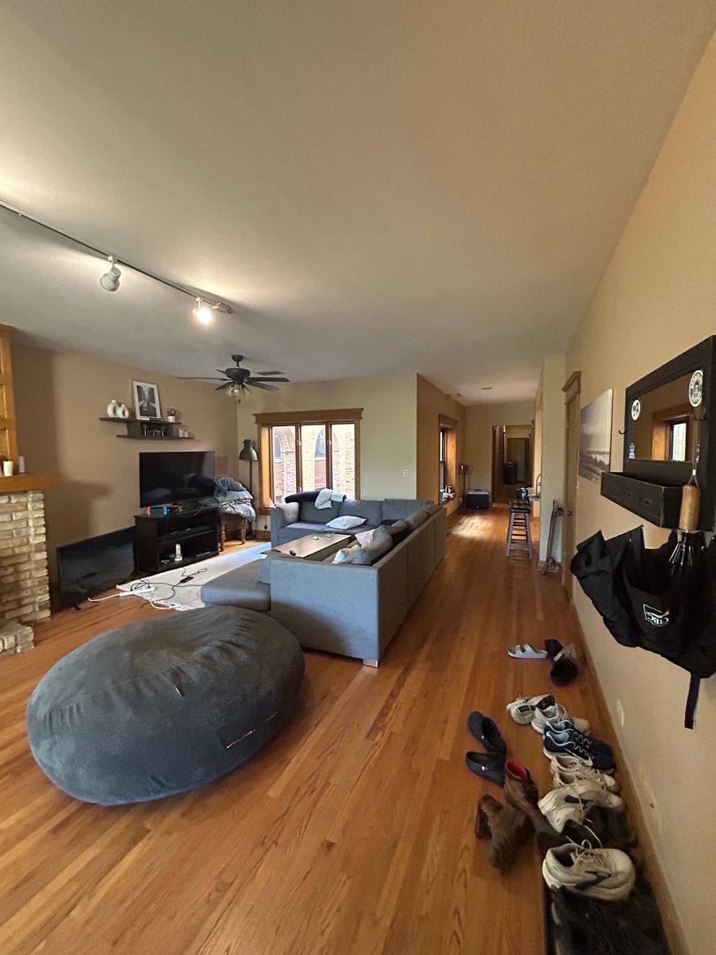 Apartment for rent at 443 W Eugenie St #3E, Chicago, IL 60614