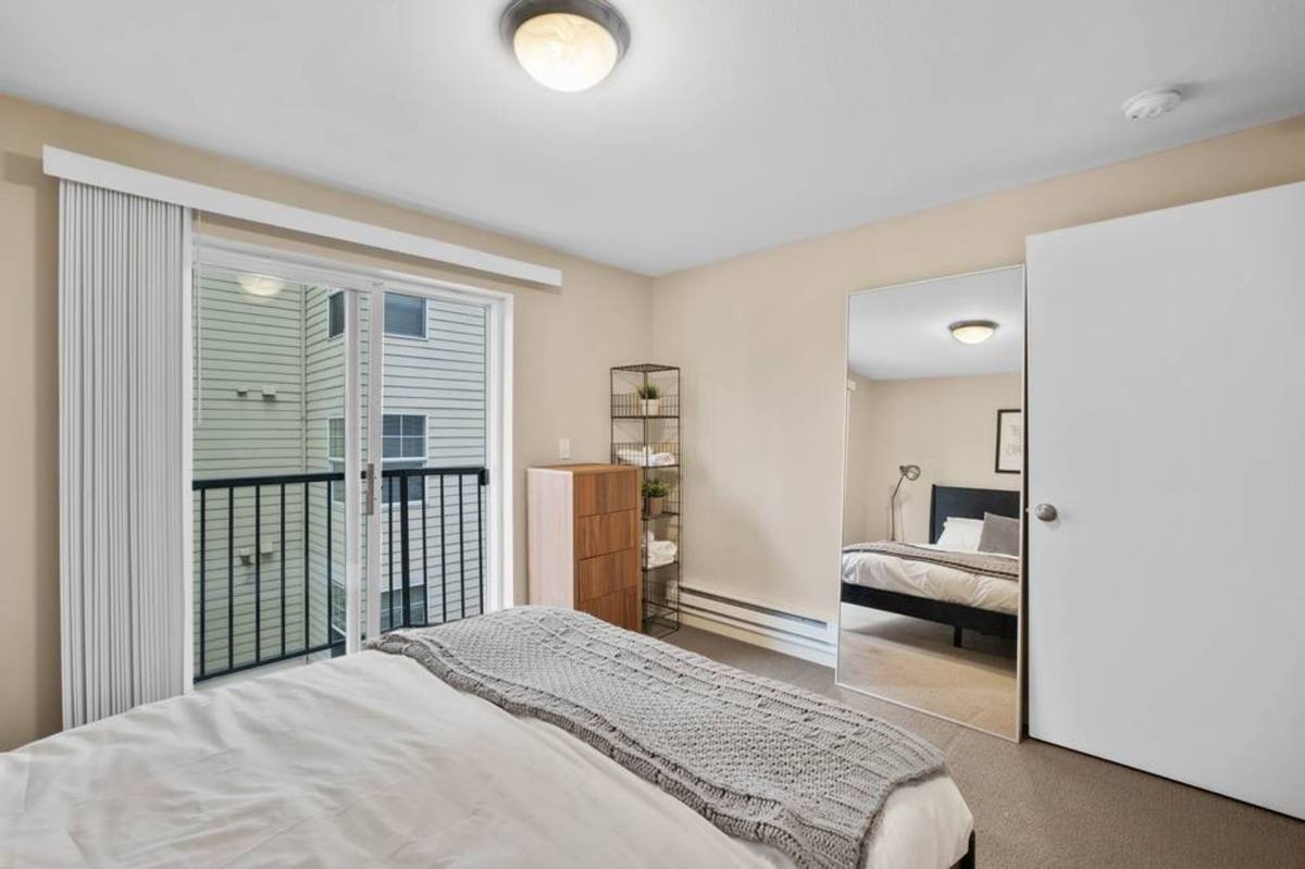 Apartment for rent at 411 10th Ave, Seattle, WA 98122