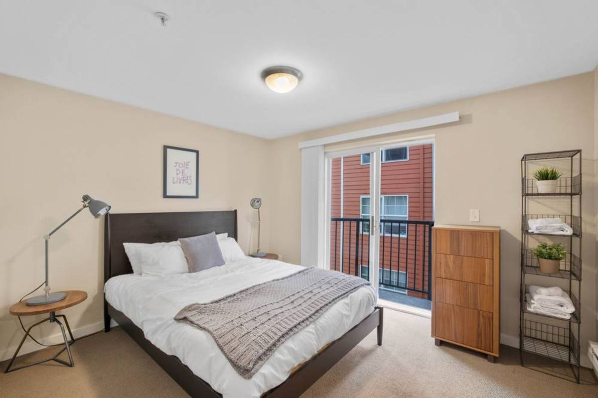 Apartment for rent at 411 10th Ave, Seattle, WA 98122