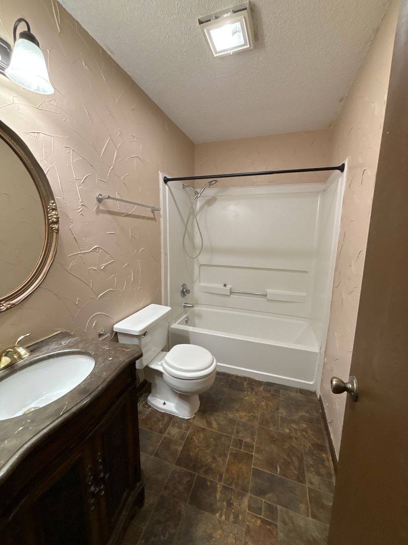 Apartment for rent at 3121 E12th St, Joplin, MO 64801