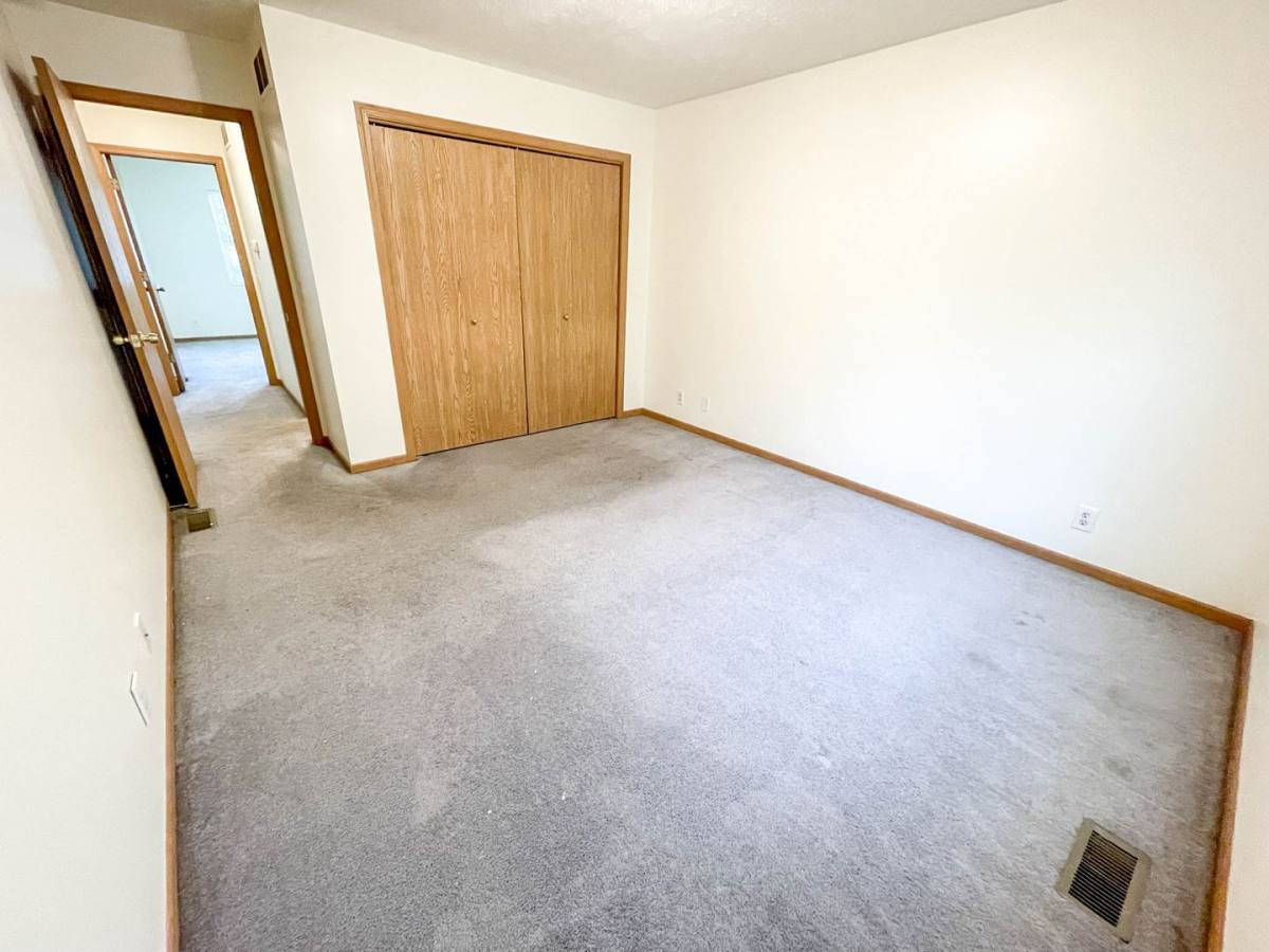 Apartment for rent at 5131 Lowell Ave, Lincoln, NE 68506