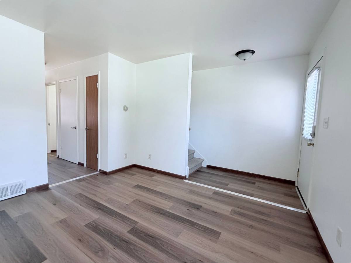 Townhouse for rent at 633 E Monroe Ave #633, Hartford, WI 53027