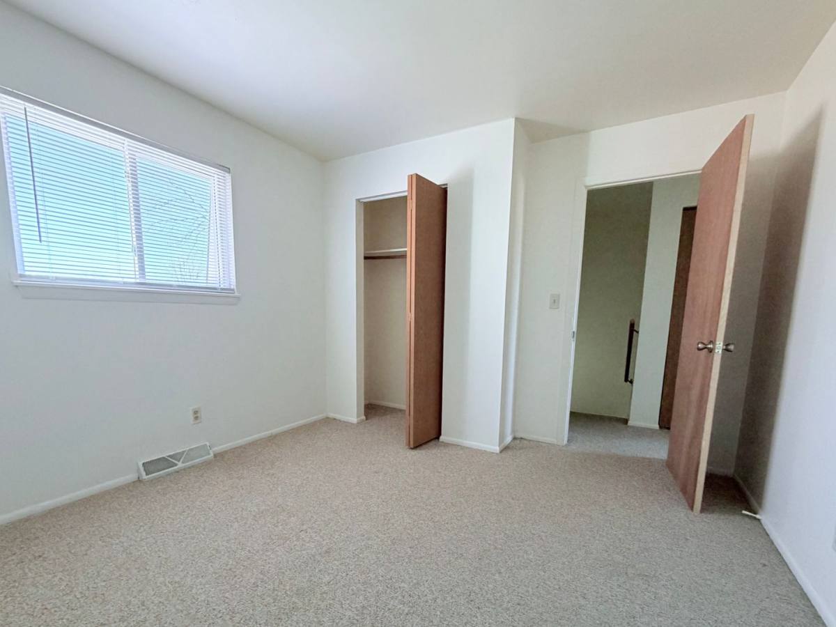 Townhouse for rent at 633 E Monroe Ave #633, Hartford, WI 53027