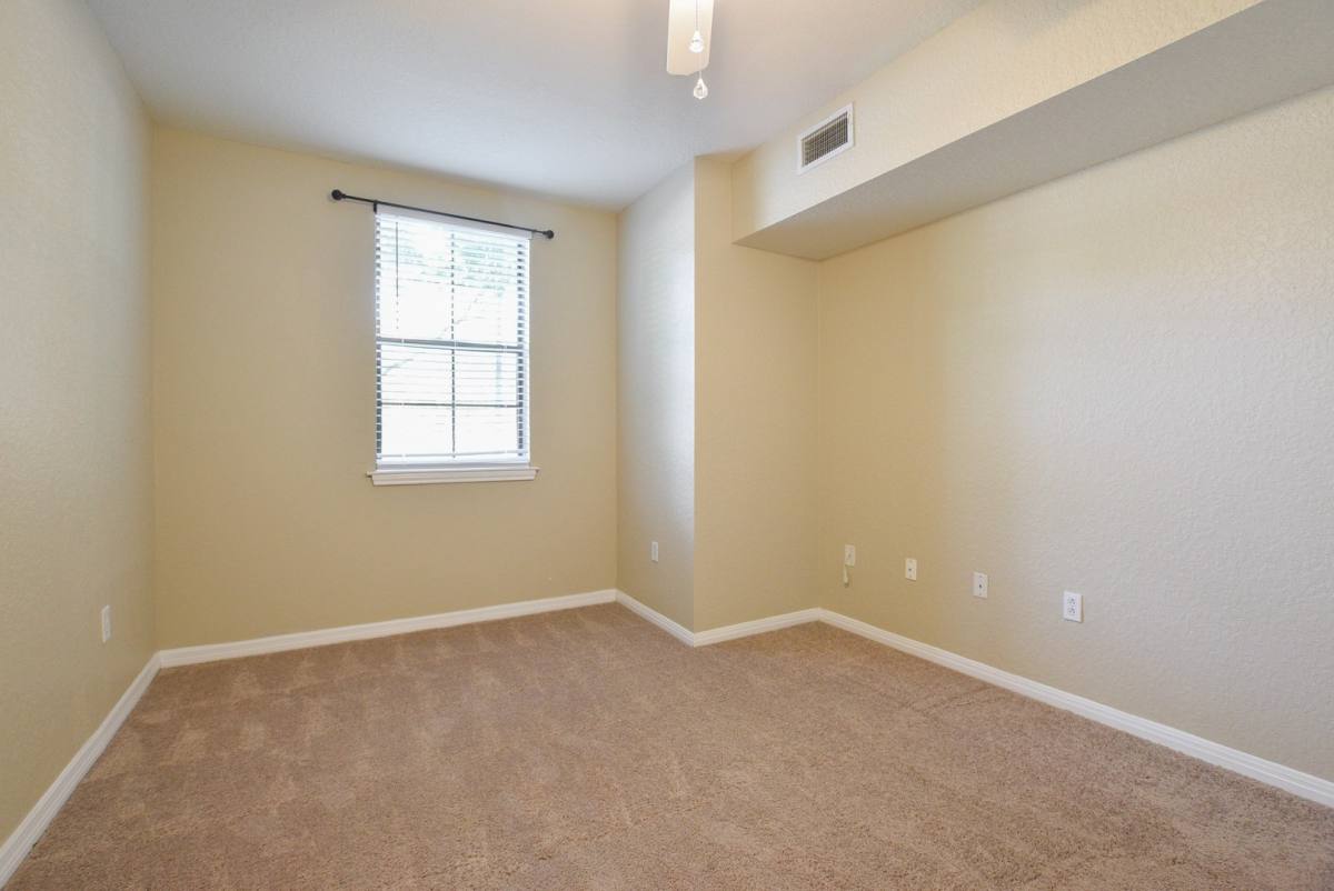 Condo for rent at 911 N Orange Ave, Orlando, FL 32801