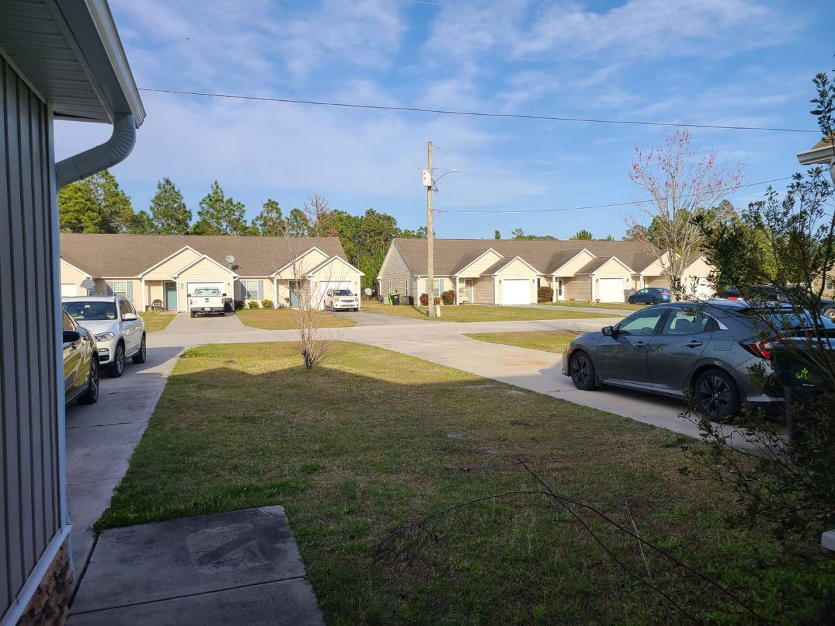 Townhouse for rent at 180 Pine Hollow Rd, Holly Ridge, NC 28445