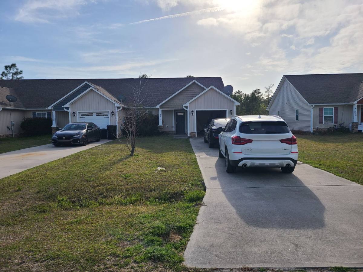 Townhouse for rent at 180 Pine Hollow Rd, Holly Ridge, NC 28445