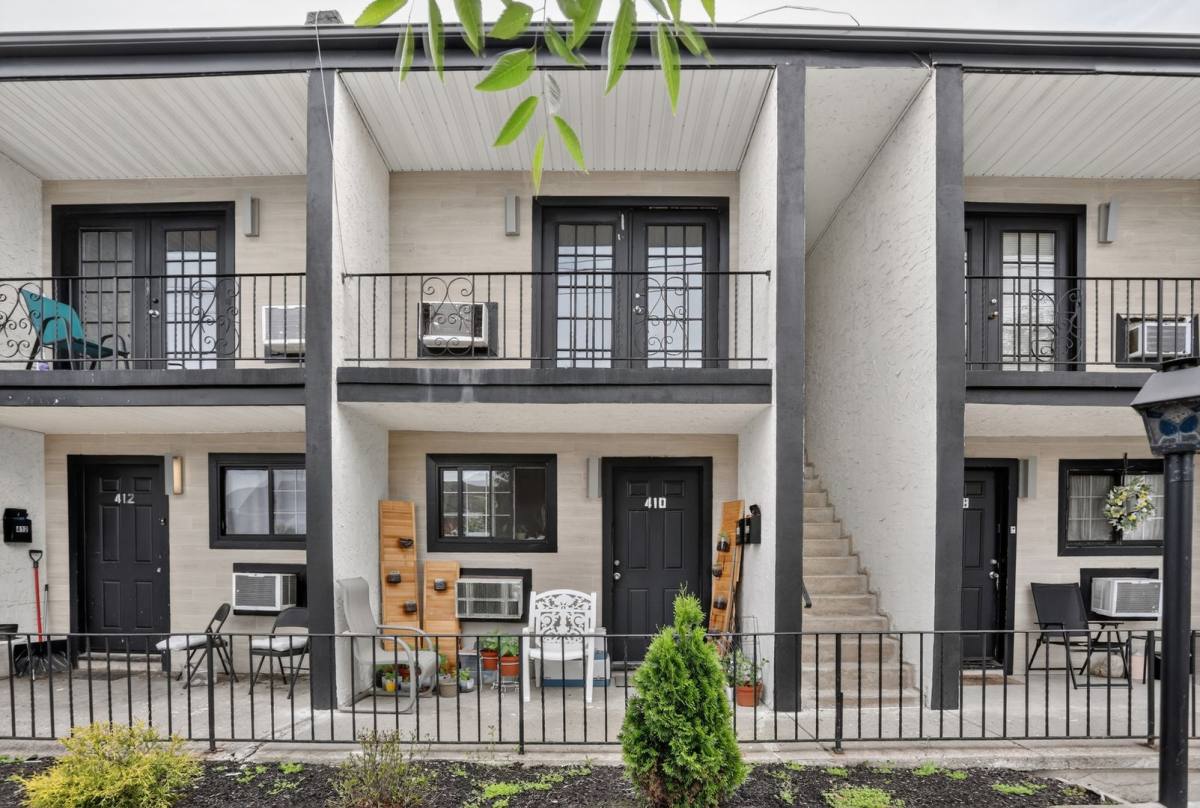 Apartment for rent at 424 N Black Horse Pike, Runnemede, NJ 08078