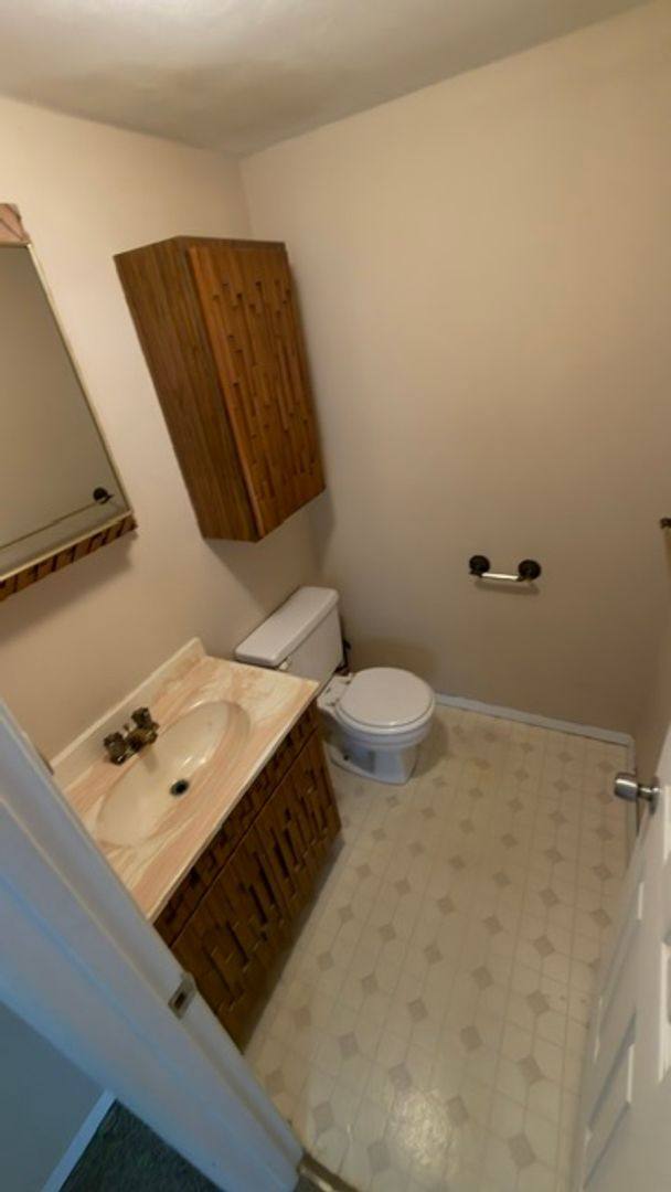 Apartment for rent at 719 Sycamore St, Highland, IL 62249